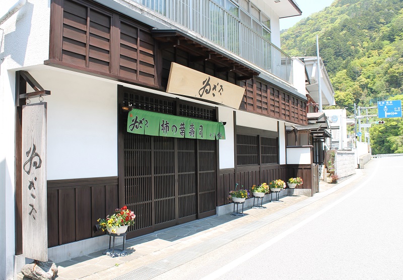 柿の葉寿司のゐざさ‐中谷本舗‐